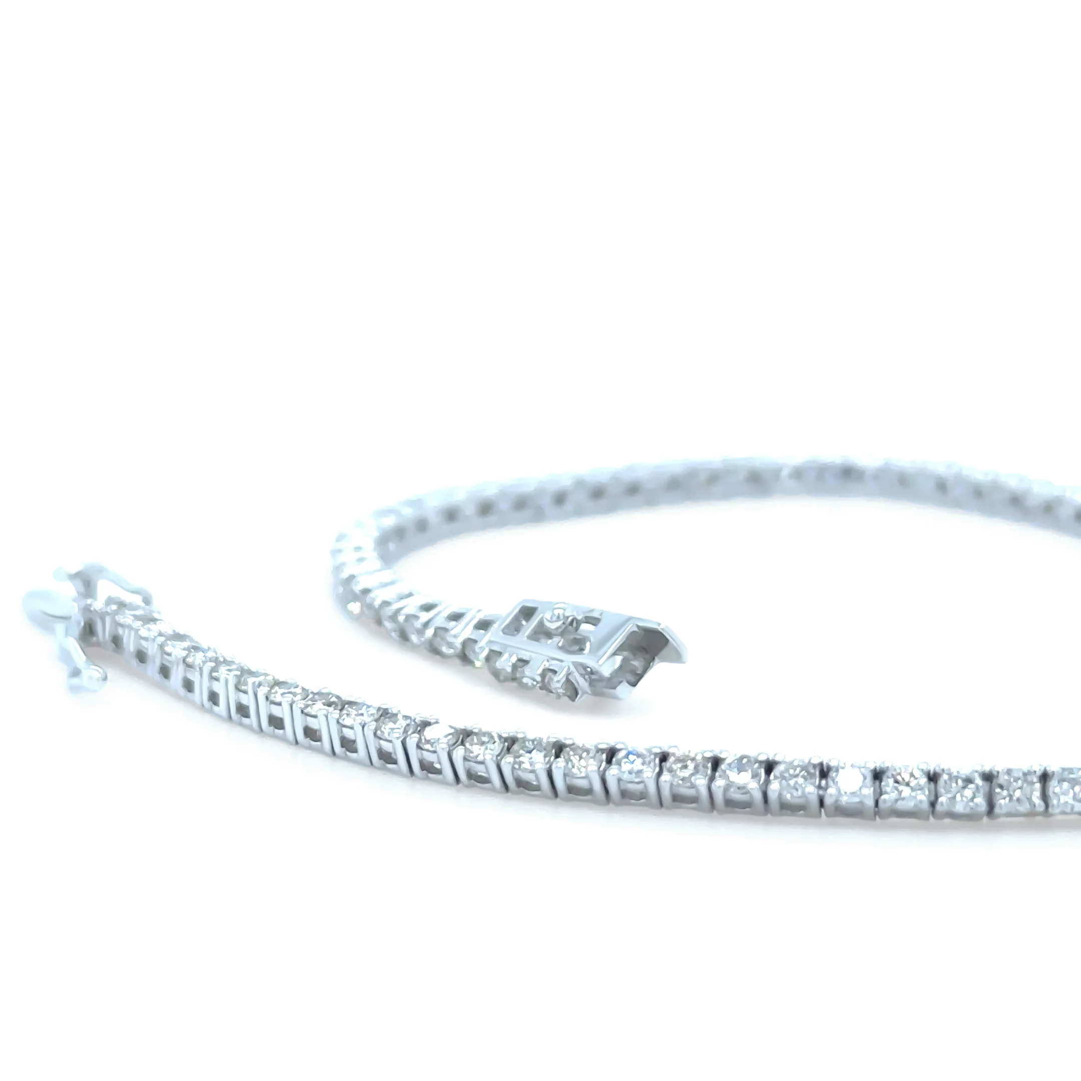 14ct White Gold Diamond Tennis Bracelet 2.00ct 6.5g - Image 2