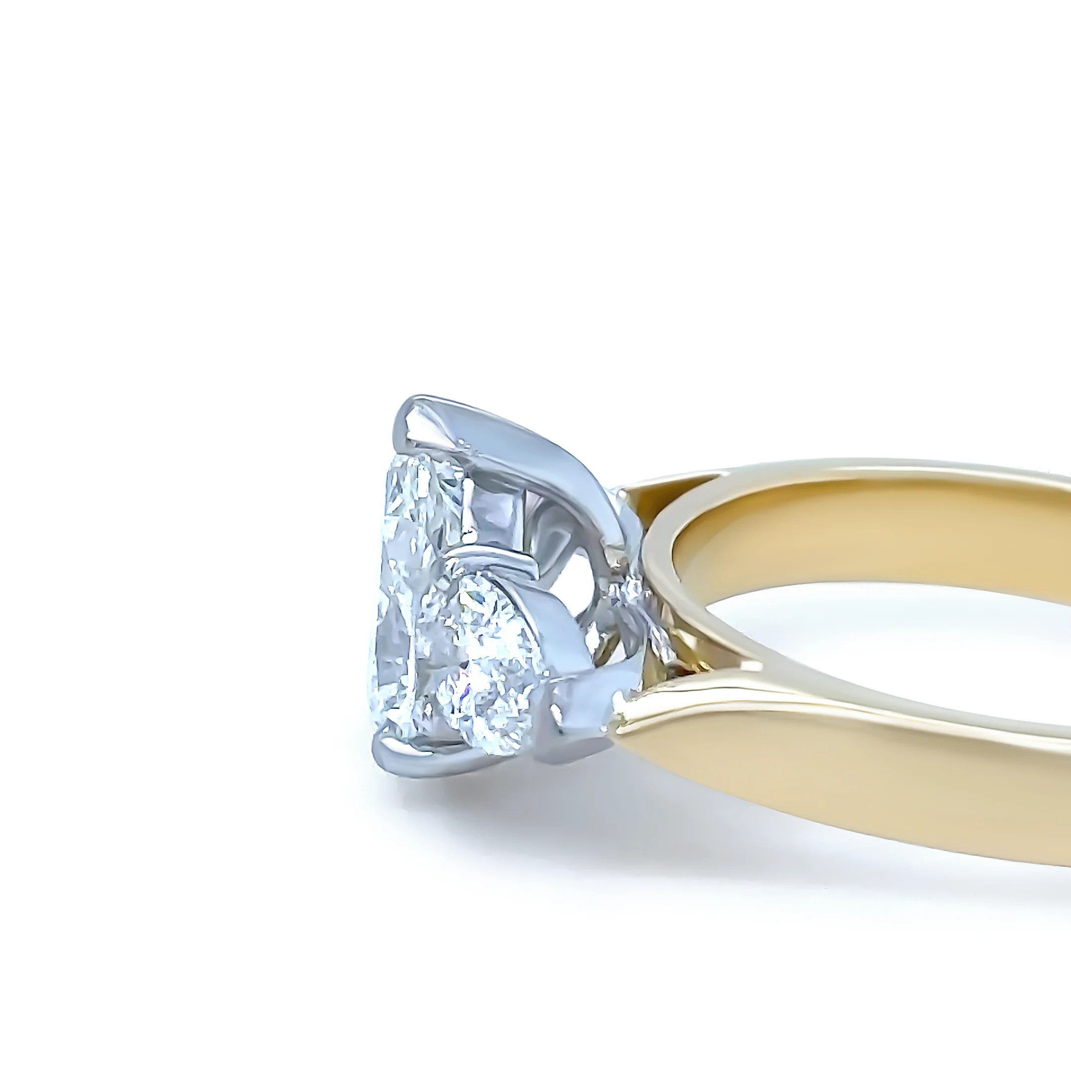 DCLA 18ct Yellow and White Gold 3-Stone Diamond Engagement Ring 2.41ct - Image 5