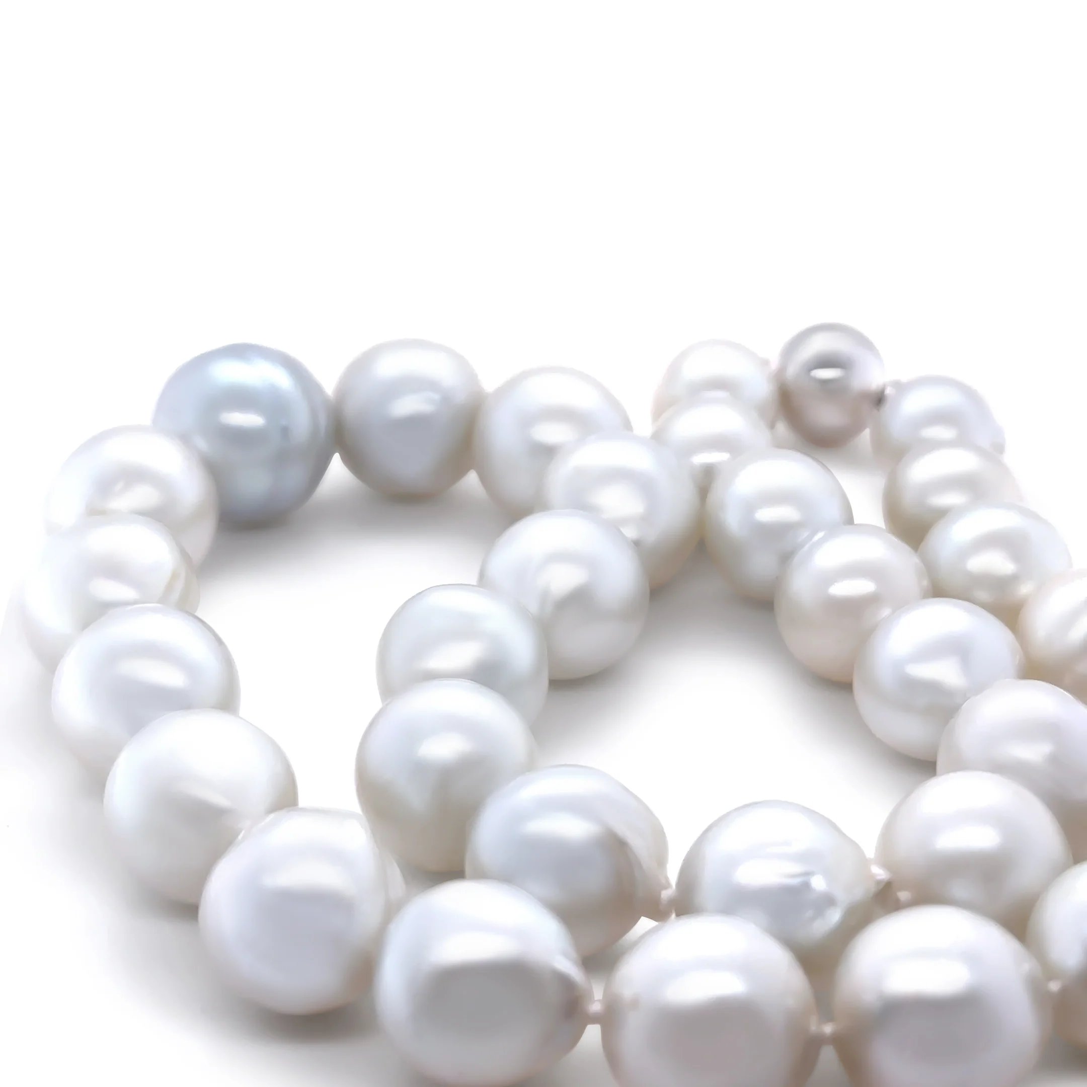 18ct White Gold Graduated South Sea Cultured Pearl Necklace 113.45g - Image 5