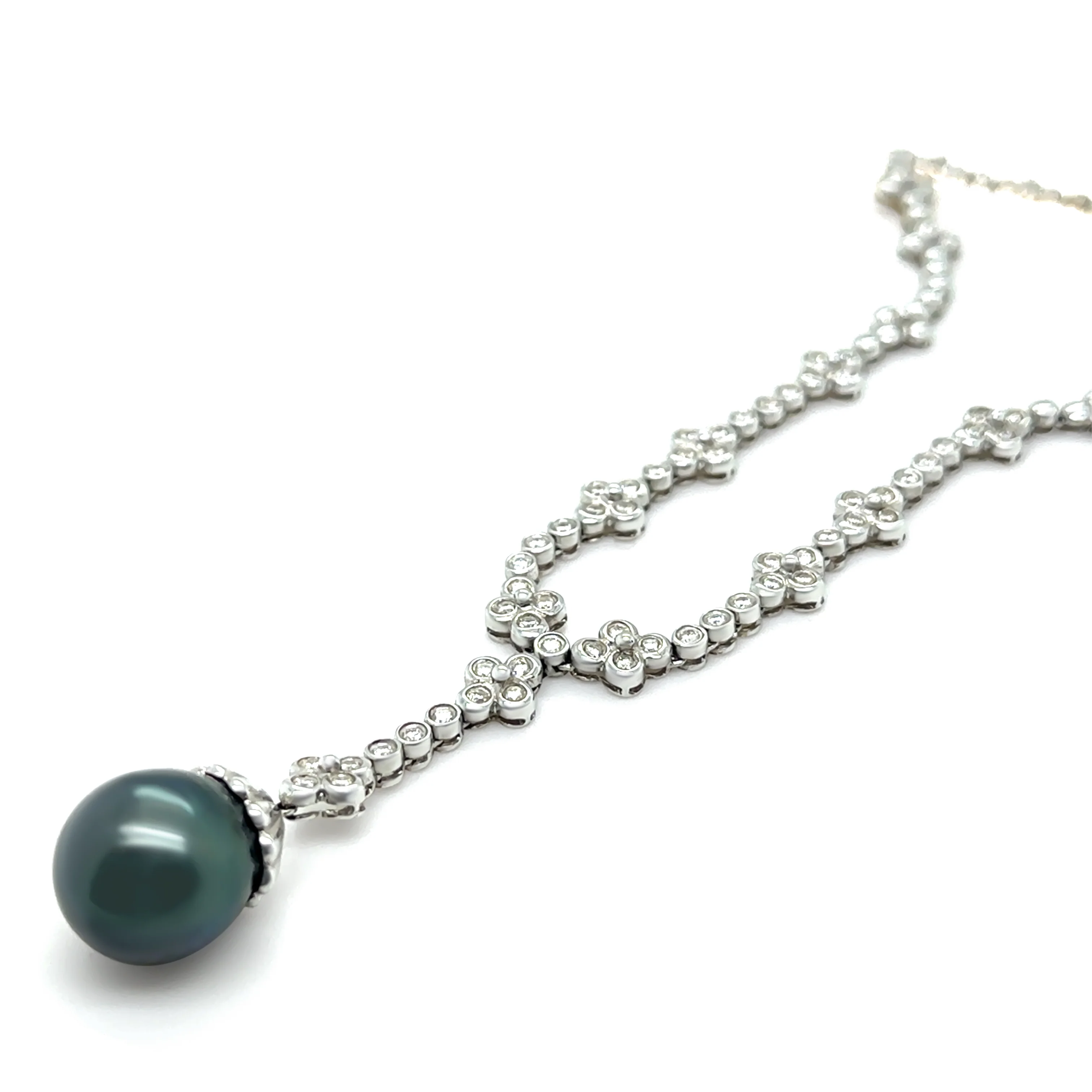 18ct White Gold Tahitian Pearl and Diamond Necklace 1.20ct 35.17g - Image 4