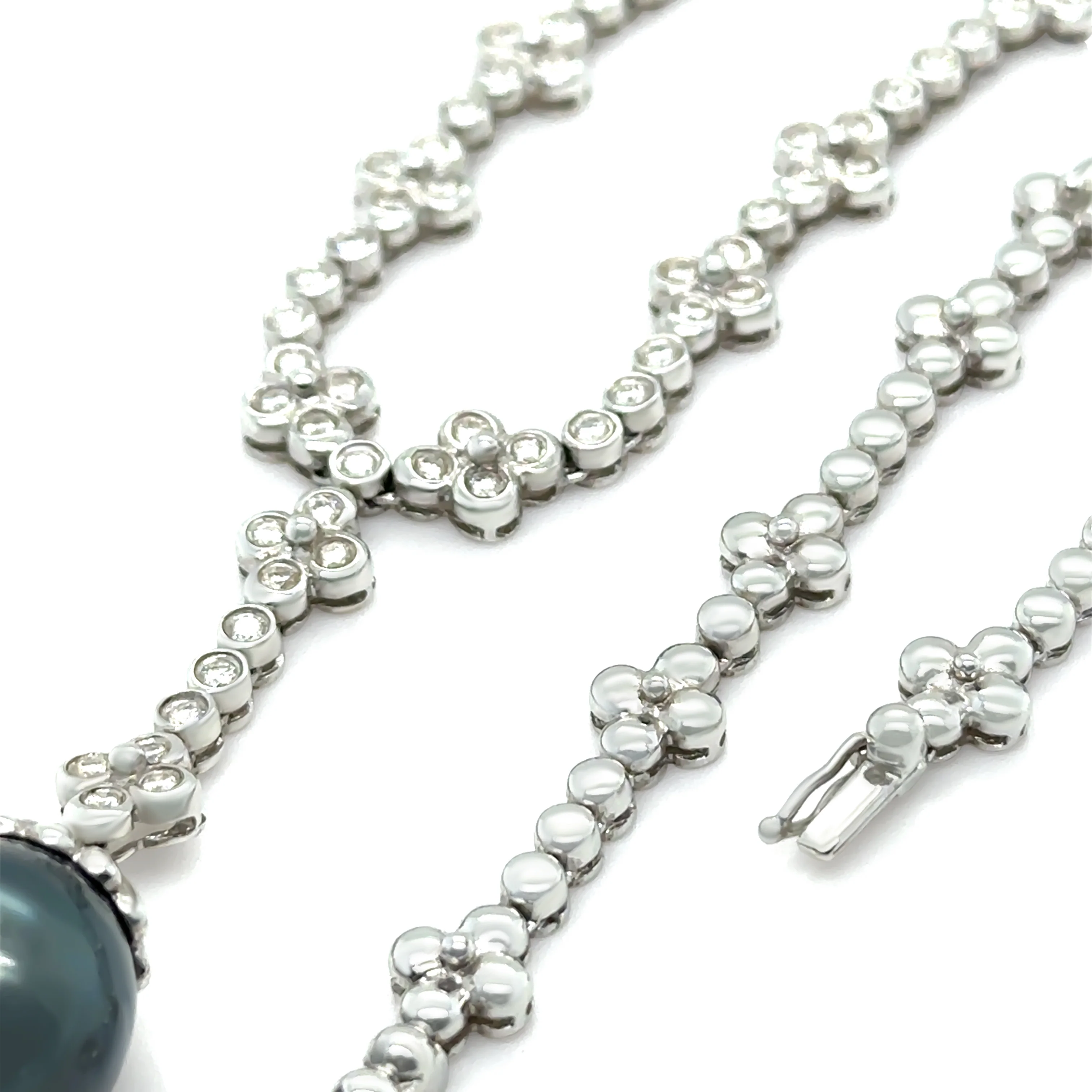 18ct White Gold Tahitian Pearl and Diamond Necklace 1.20ct 35.17g - Image 6
