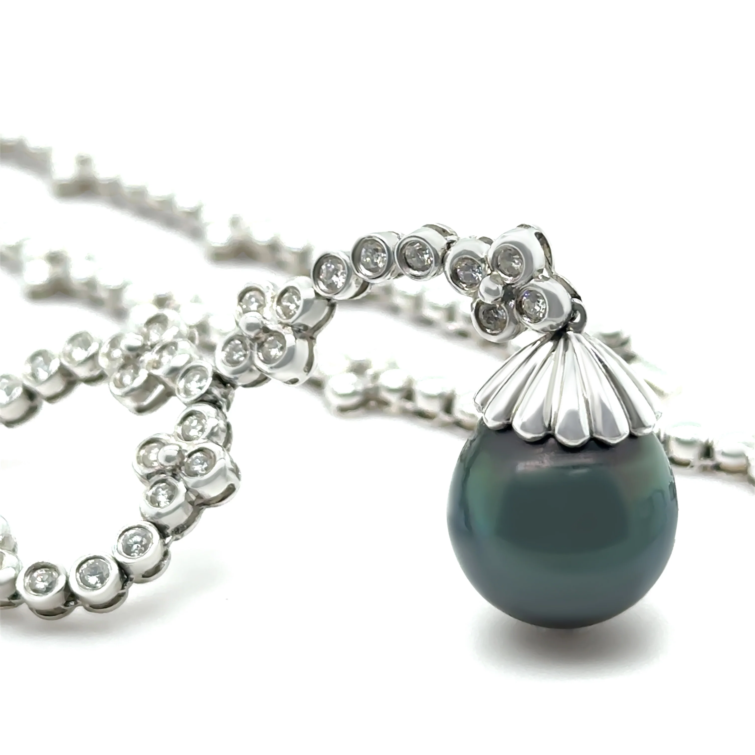 18ct White Gold Tahitian Pearl and Diamond Necklace 1.20ct 35.17g - Image 7