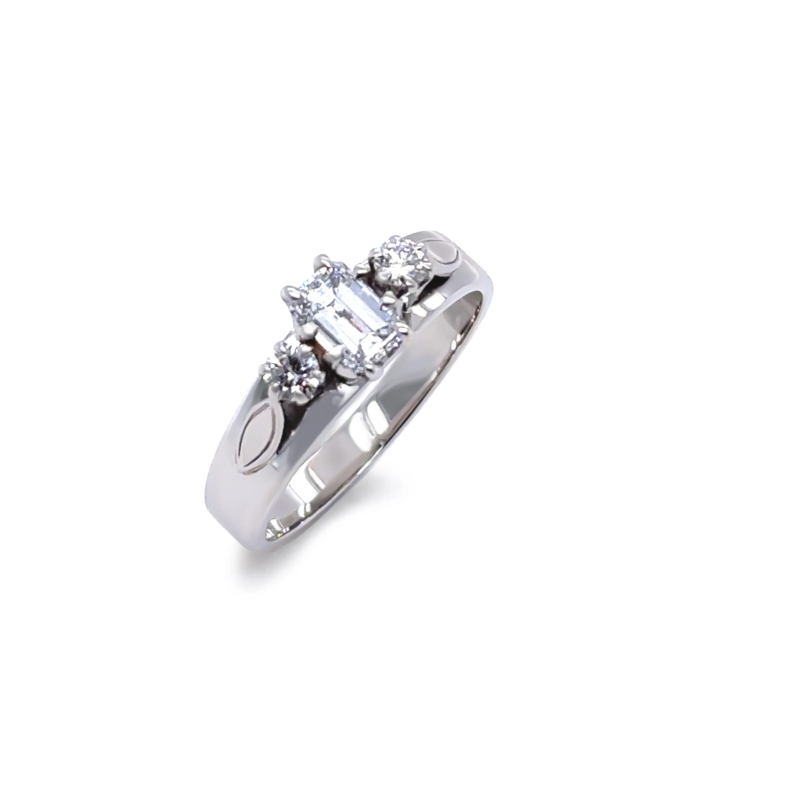 18ct White Gold Traditional 3 Stone Diamond Ring 0.73ct - Image 6