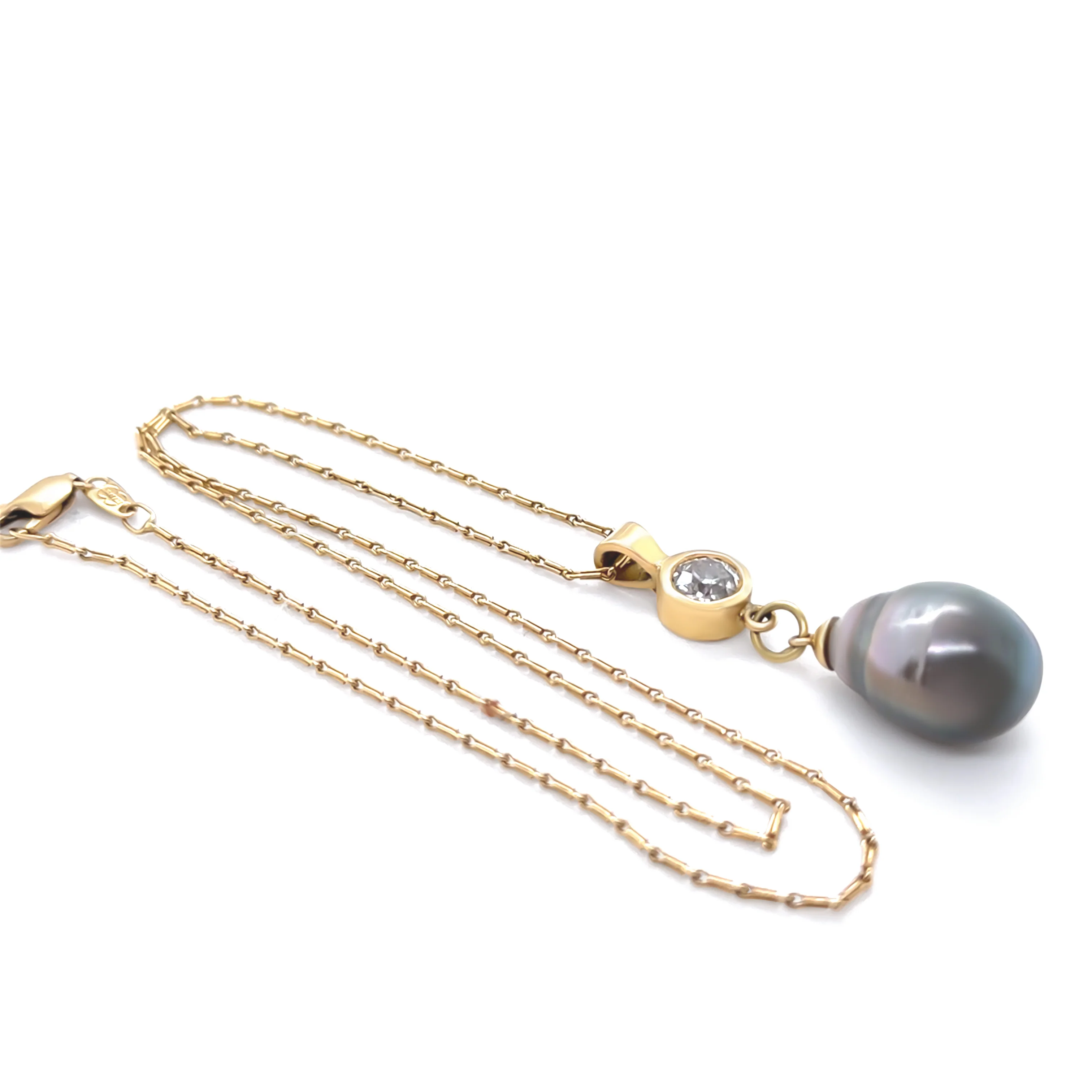 18ct Yellow Gold Baroque Black Cultured Pearl and Diamond Drop Pendant Necklace 1.02ct - Image 5