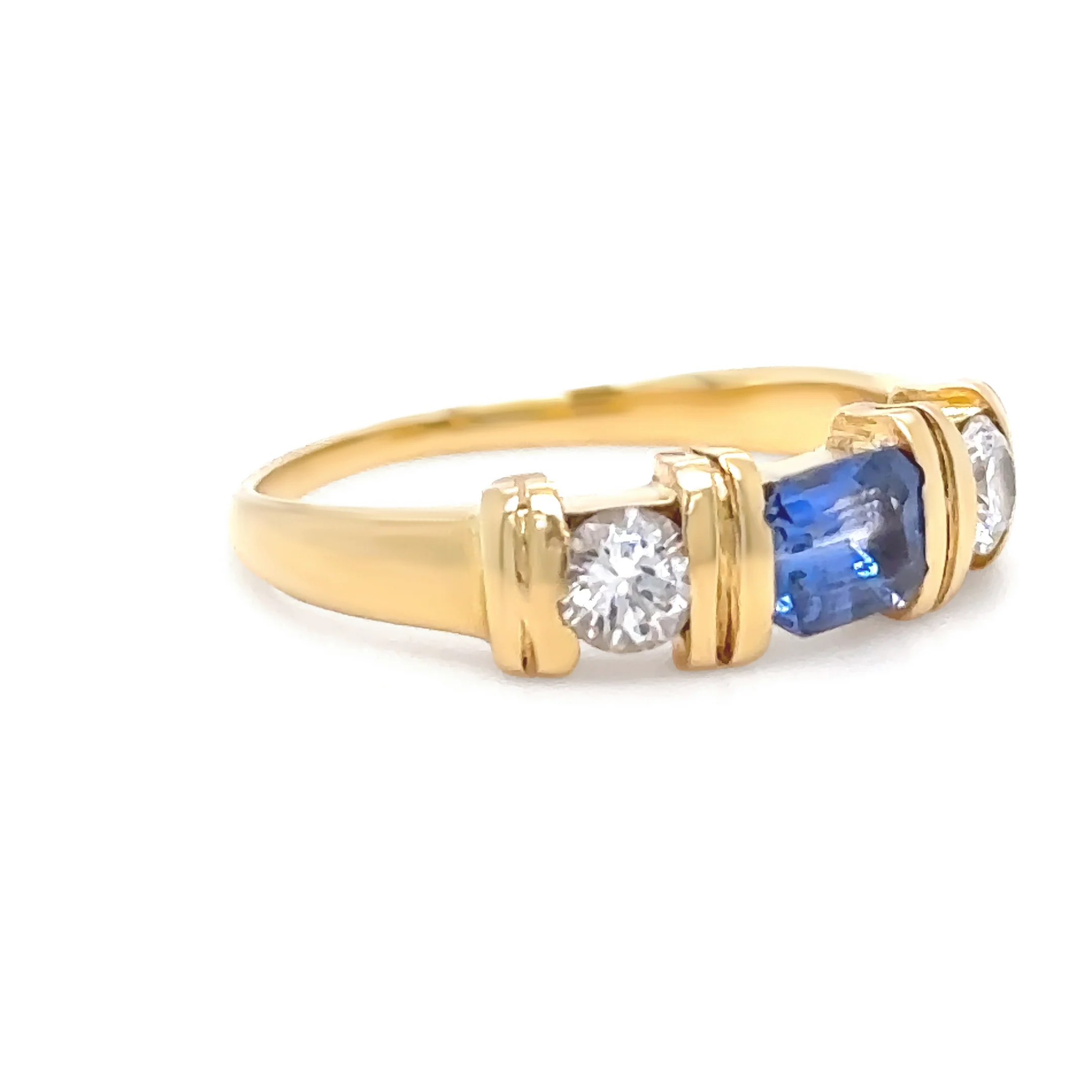 18ct Yellow Gold Sapphire and Diamond Ring 0.70ct 3.6g - Image 2