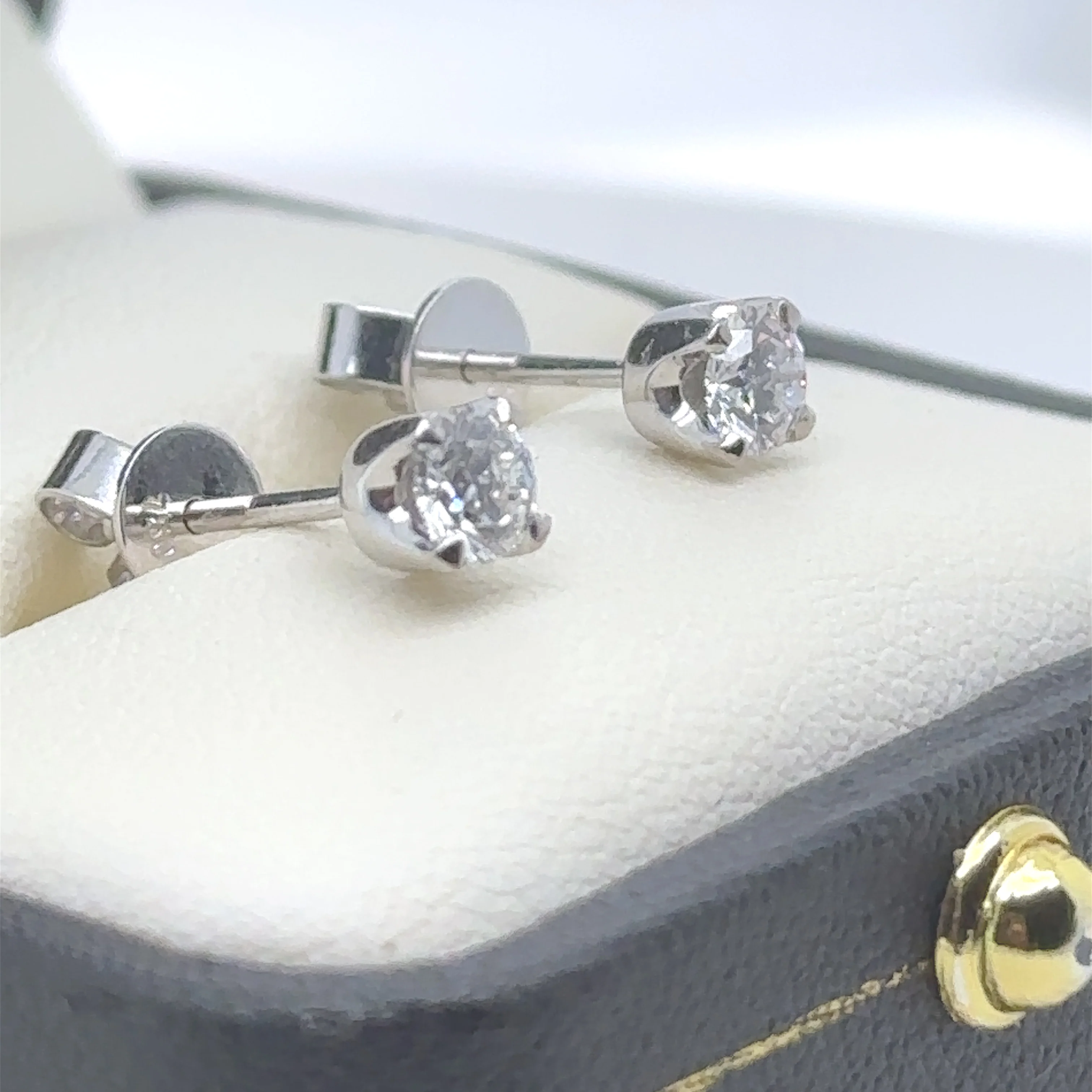 Bespoke 18ct White Gold Diamond Stud Earrings 0.46ct - Image 4