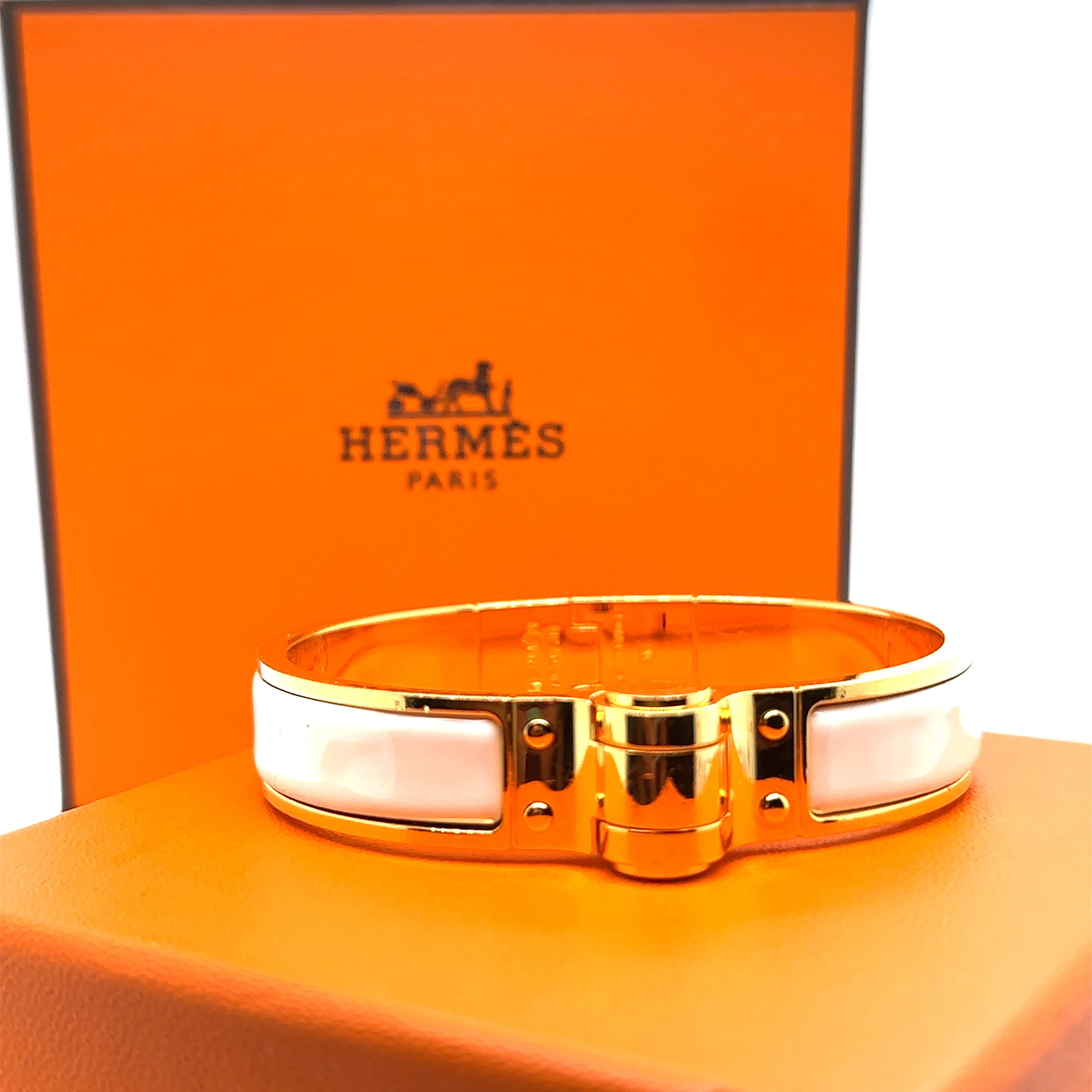 Hermes Yellow Gold Hinged Bracelet - White - Image 4