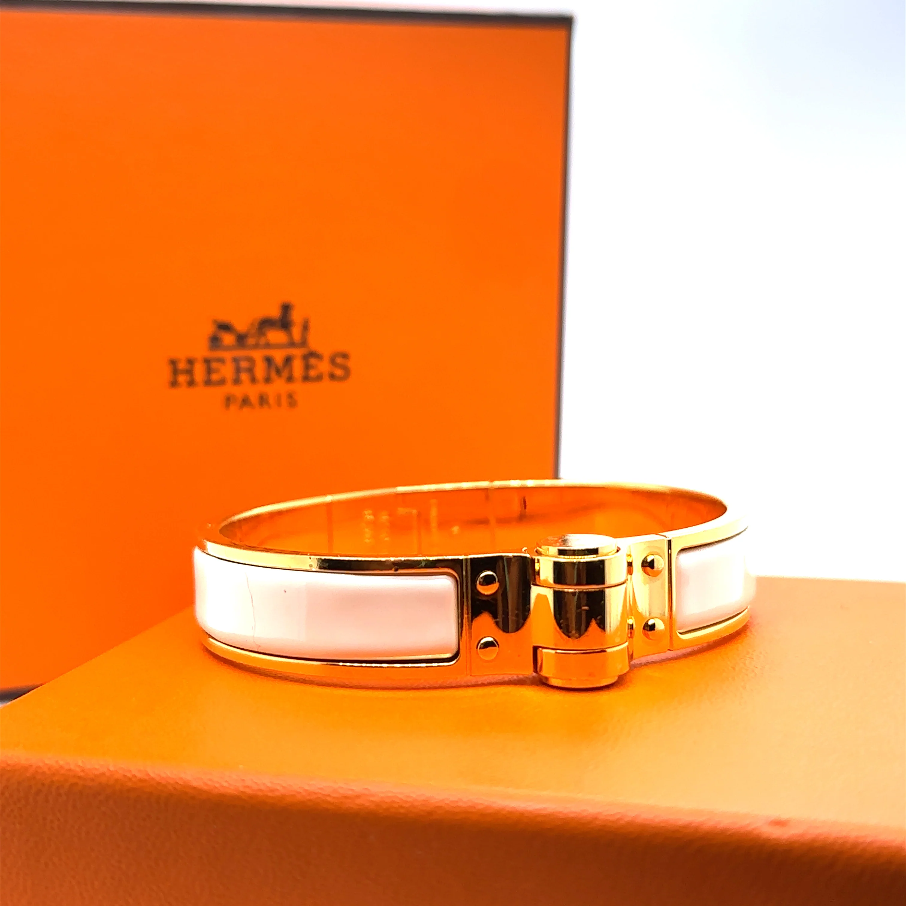 Hermes Yellow Gold Hinged Bracelet - White - Image 5