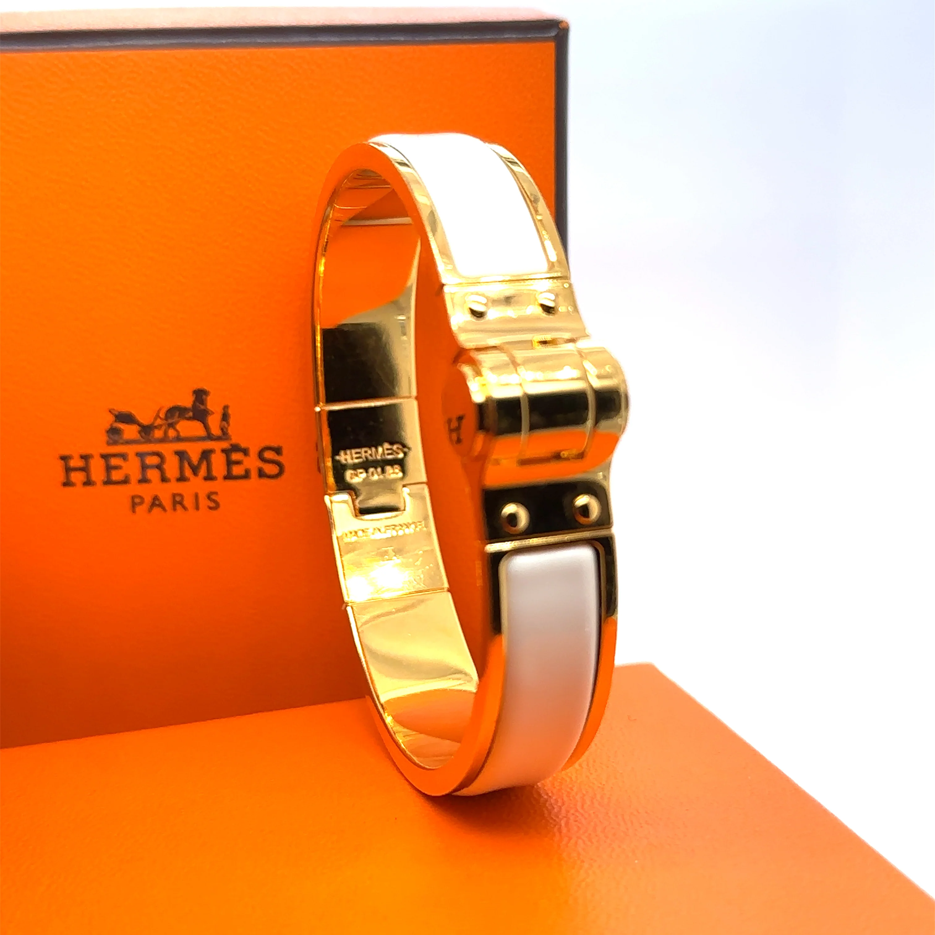 Hermes Yellow Gold Hinged Bracelet - White - Image 6