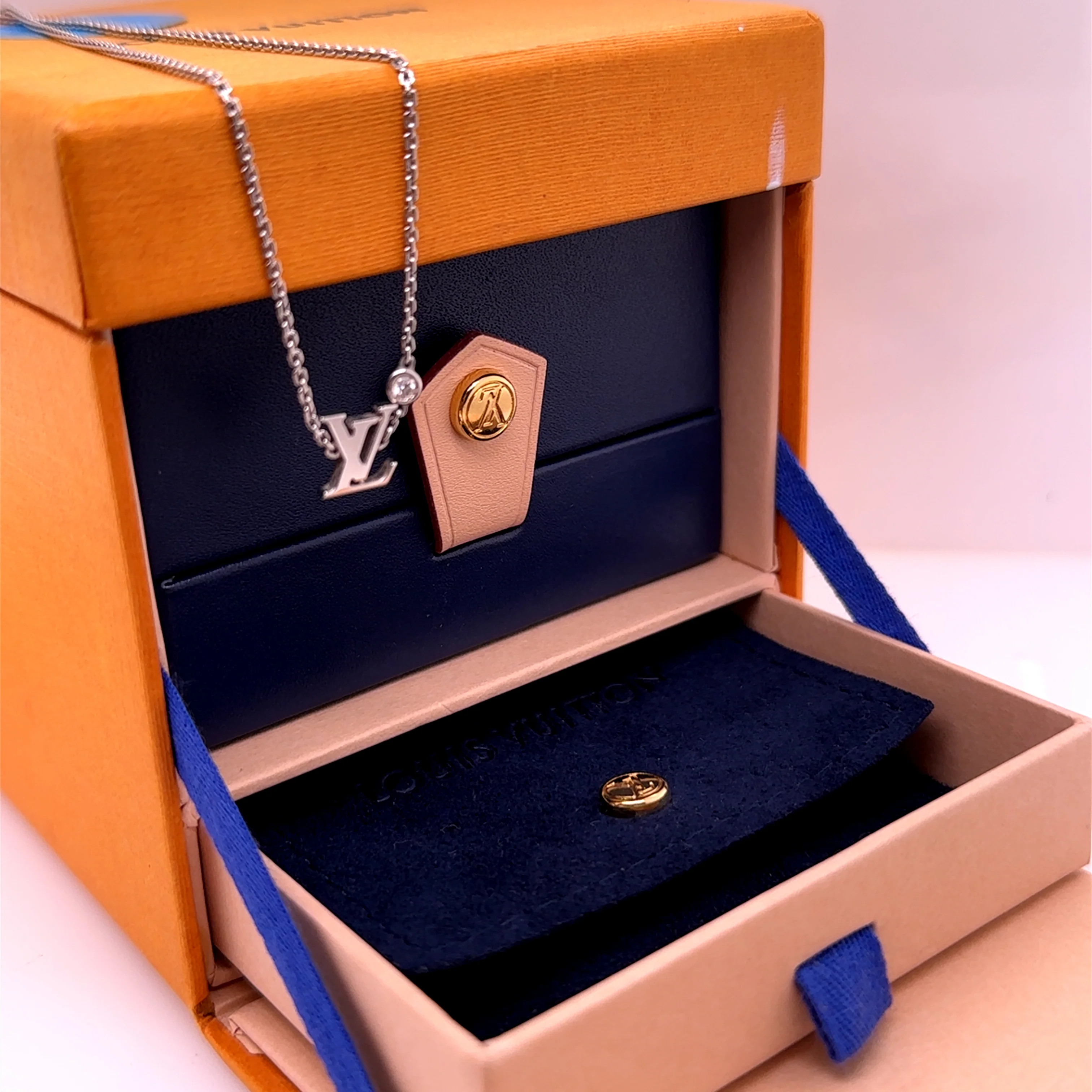 Louis Vuitton 18ct White Gold Idylle Blossom Diamond Necklace 4.36g - Image 4
