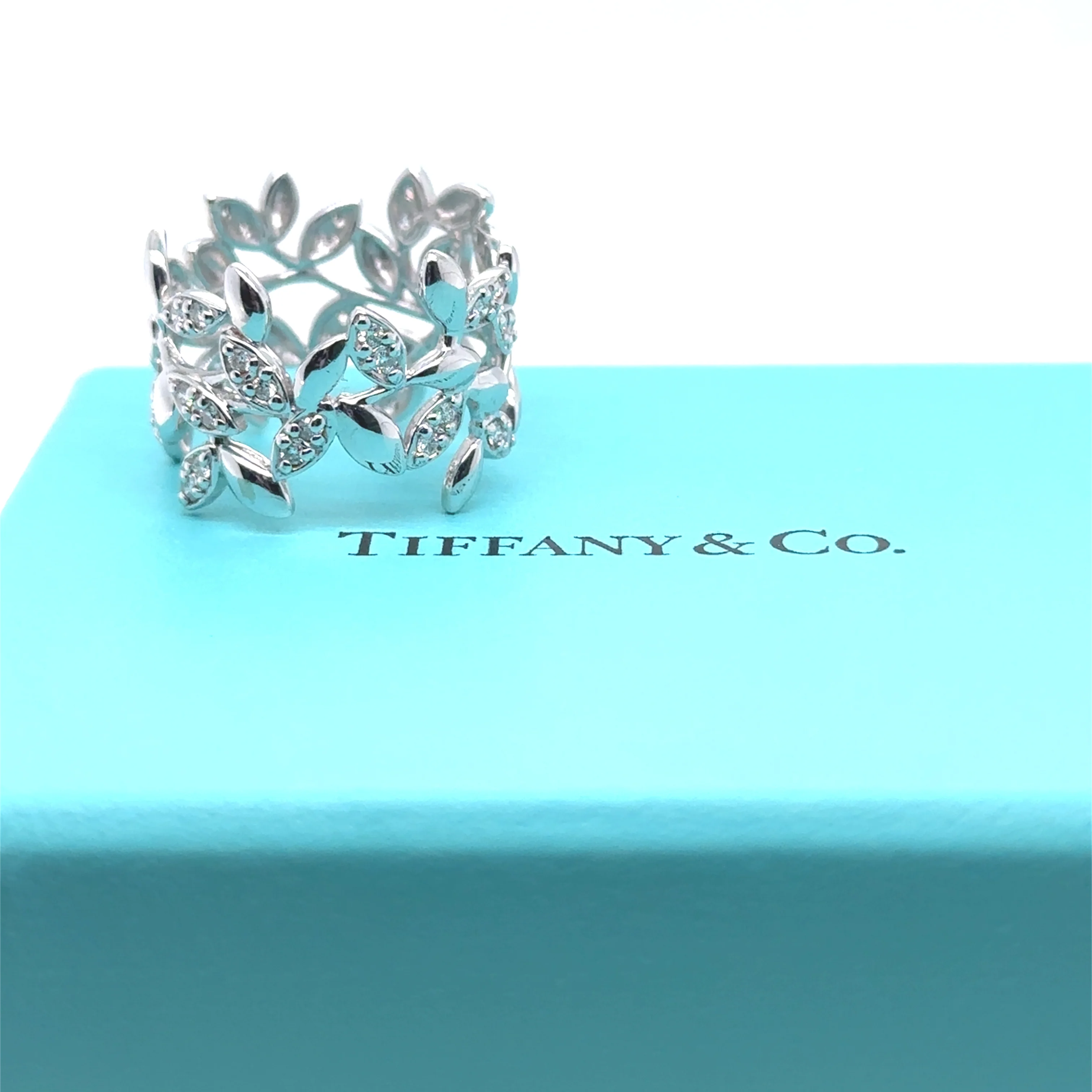 Tiffany & Co 18ct White Gold Olive Leaf Diamond Ring 0.46ct 7.7g - Image 6