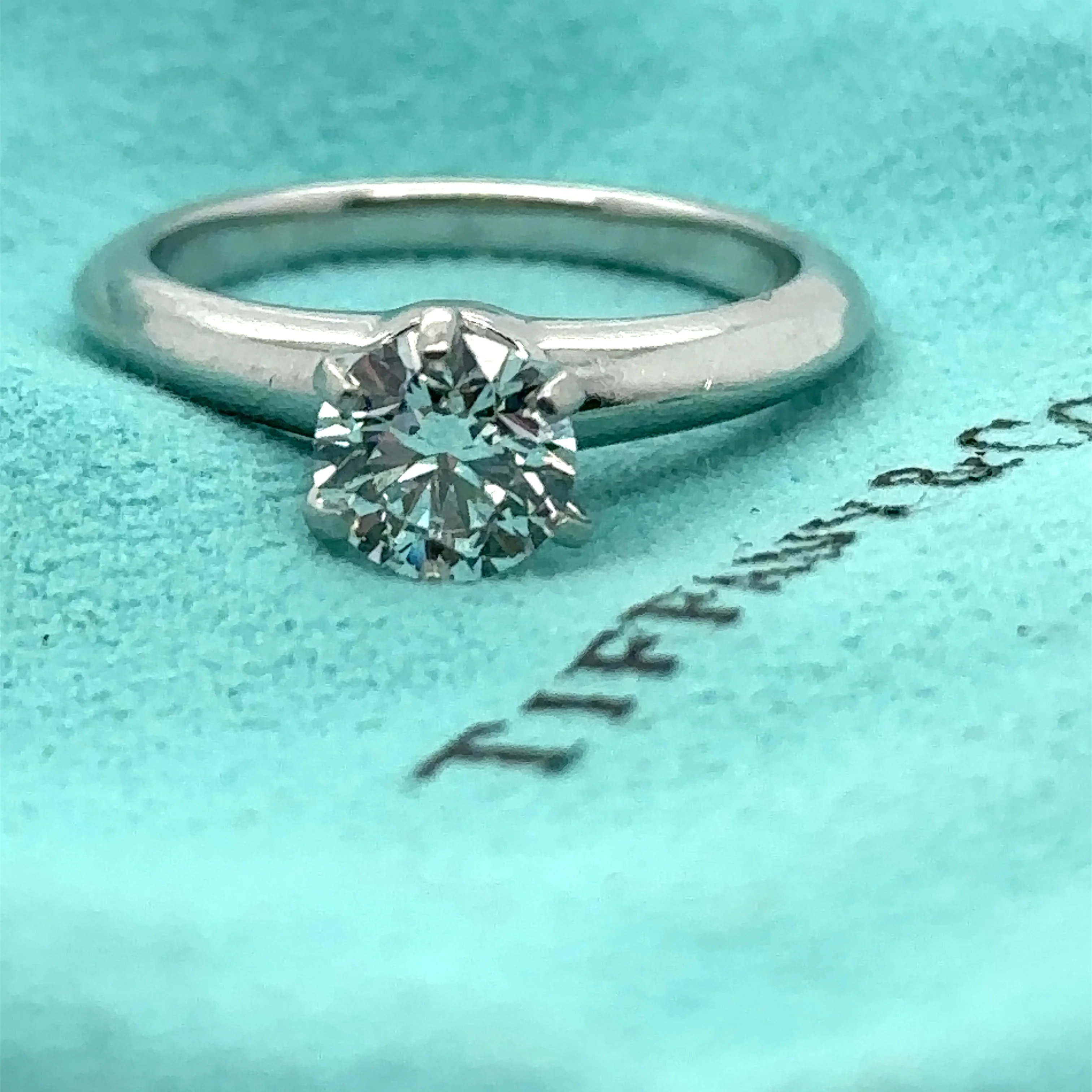 Tiffany & Co Engagement Ring 0.94ct - Image 6