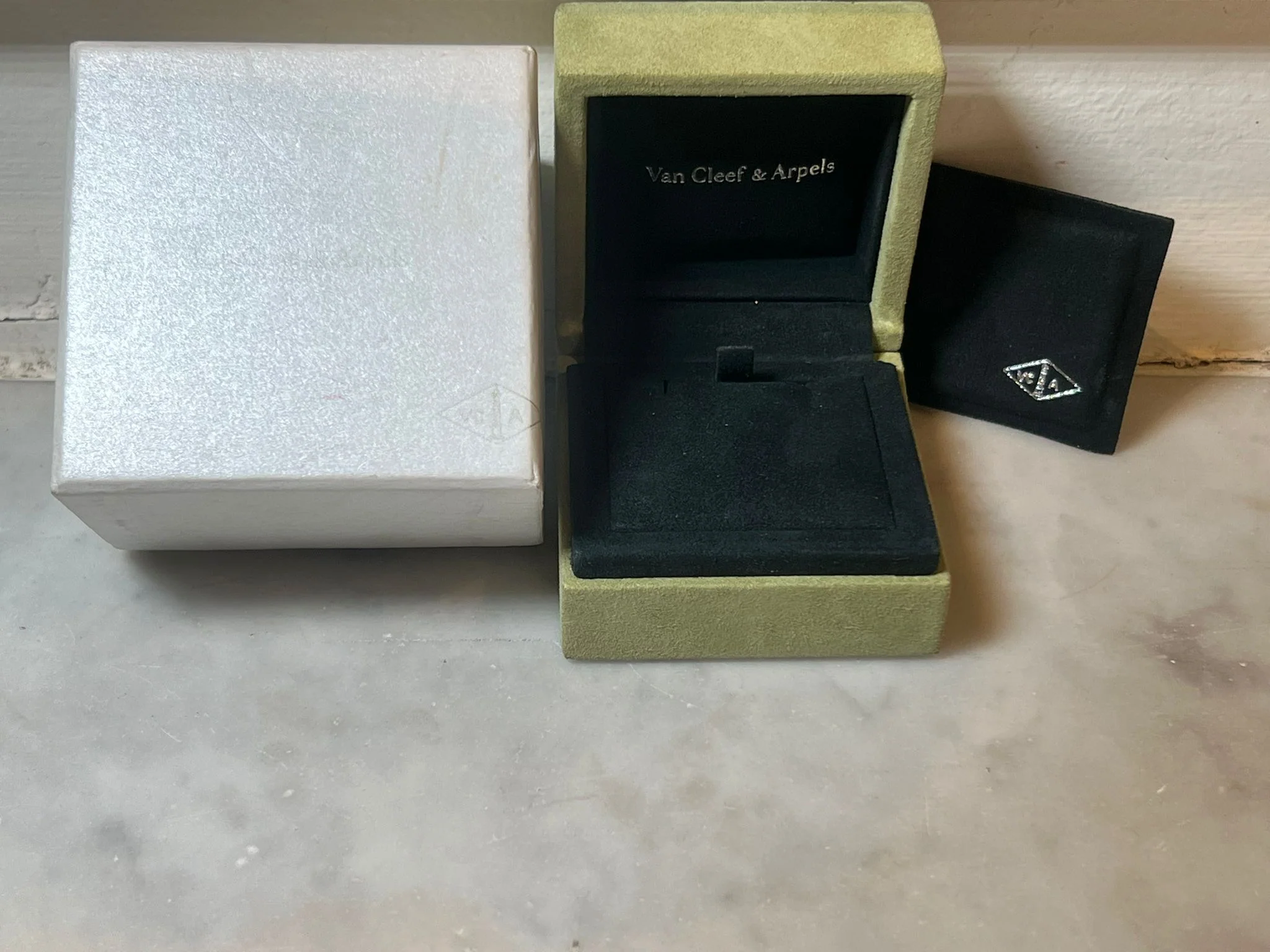 Van Cleef & Arpels 18ct Yellow Gold Vintage Alhambra Mother-of-Pearl Pendant 5.21g - Image 7